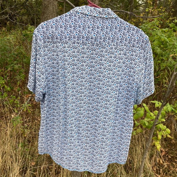 Report Collection Young Men’s Biz Casual Top Sz M, White w/Navy Leaf Print Eco - Picture 3 of 3